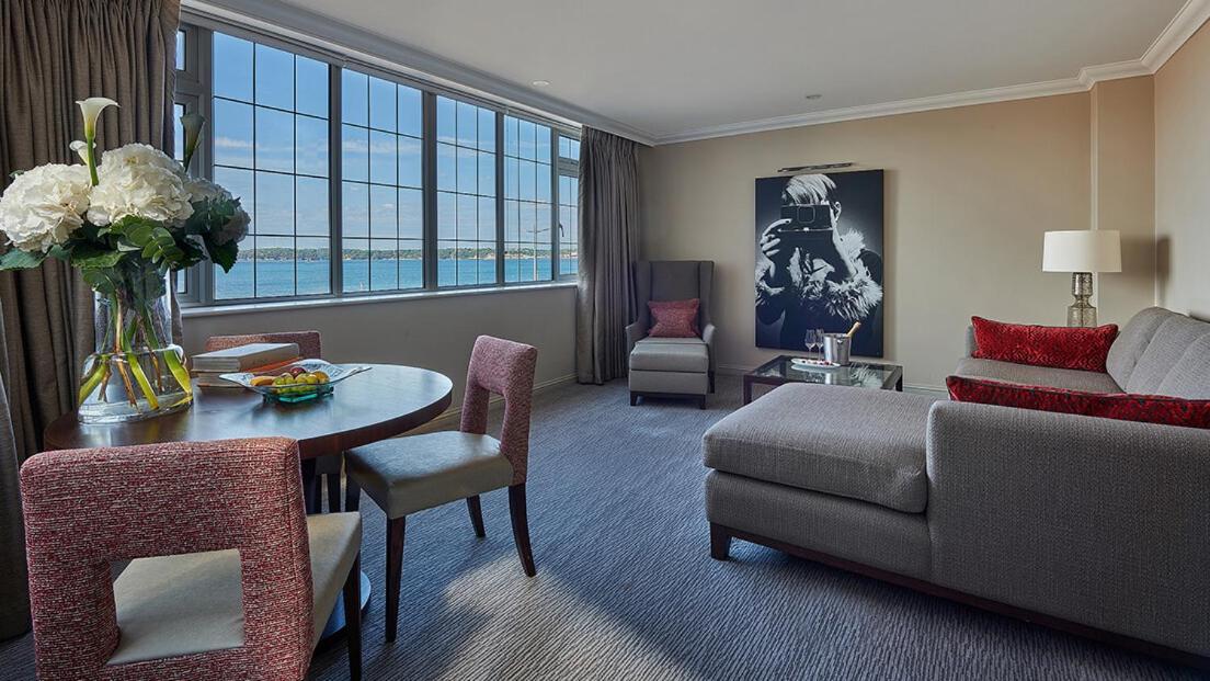 فندق وسبا غراند جيرسي سانت هلير جيرسي المظهر الخارجي الصورة A suite at the InterContinental