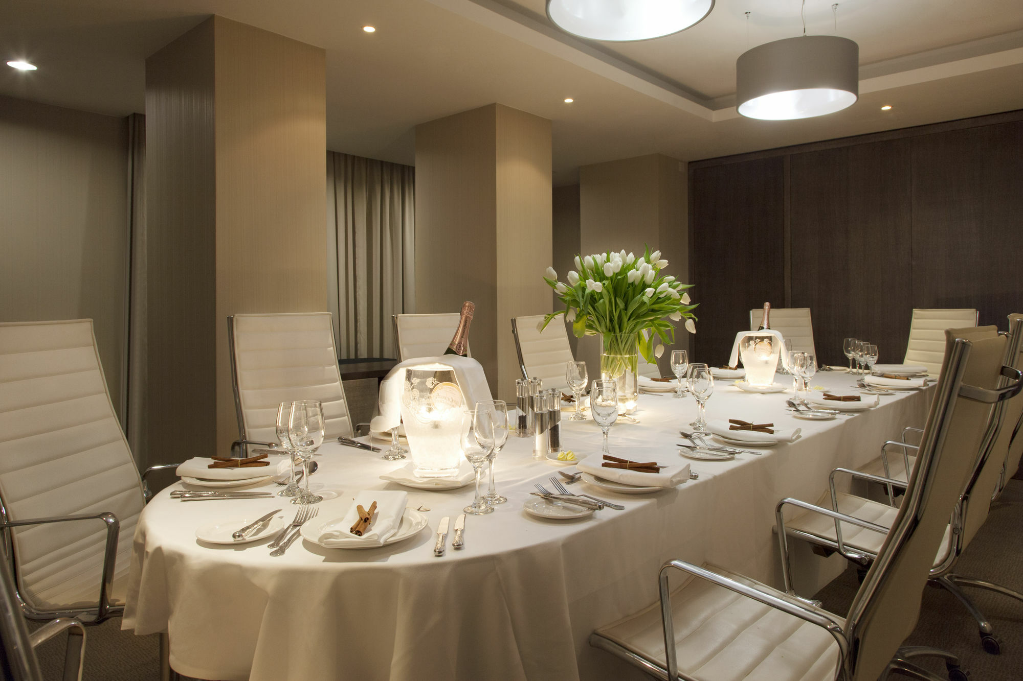 فندق وسبا غراند جيرسي سانت هلير جيرسي المظهر الخارجي الصورة The boardroom at the London Hilton on Park Lane